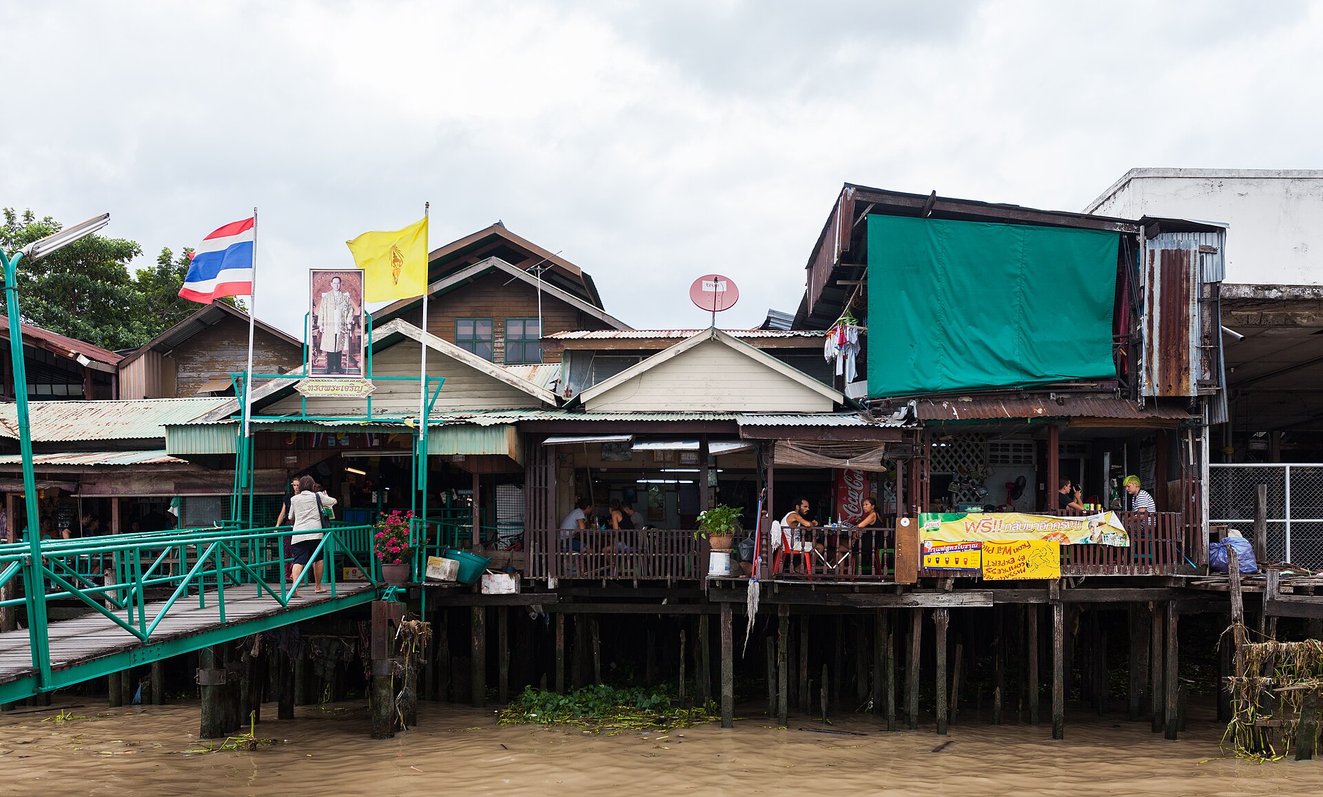 Boat traffic on the Chao Phraya River in Bangkok
