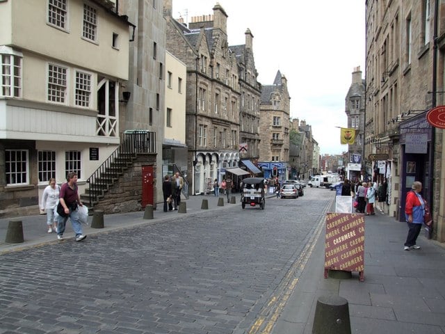 Street view along the Royal Mile in Edinburgh