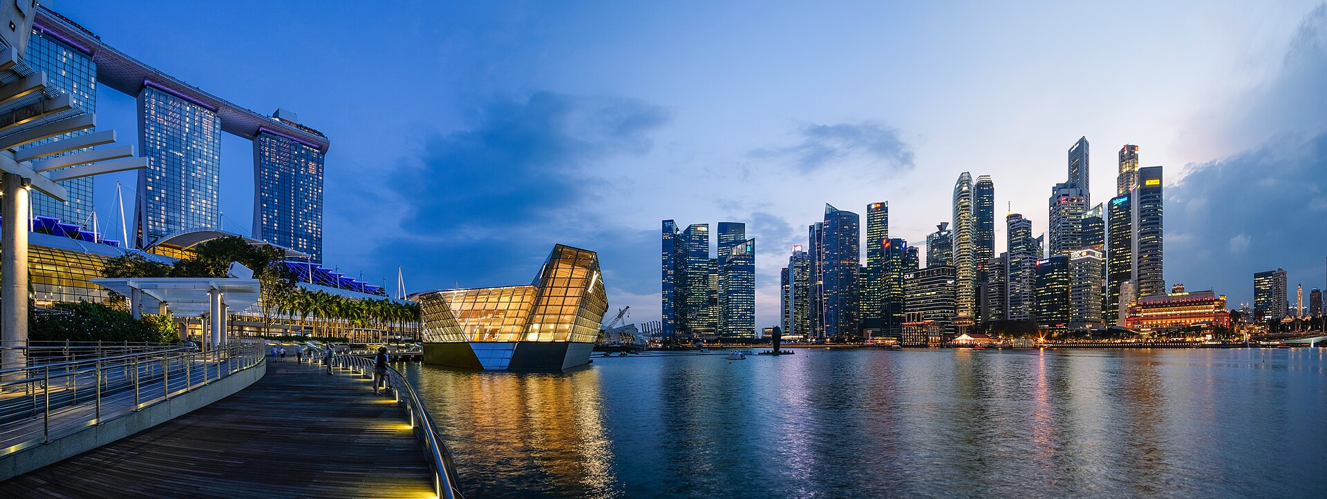 Marina Bay skyline and Marina Bay Sands at dusk in Singapore