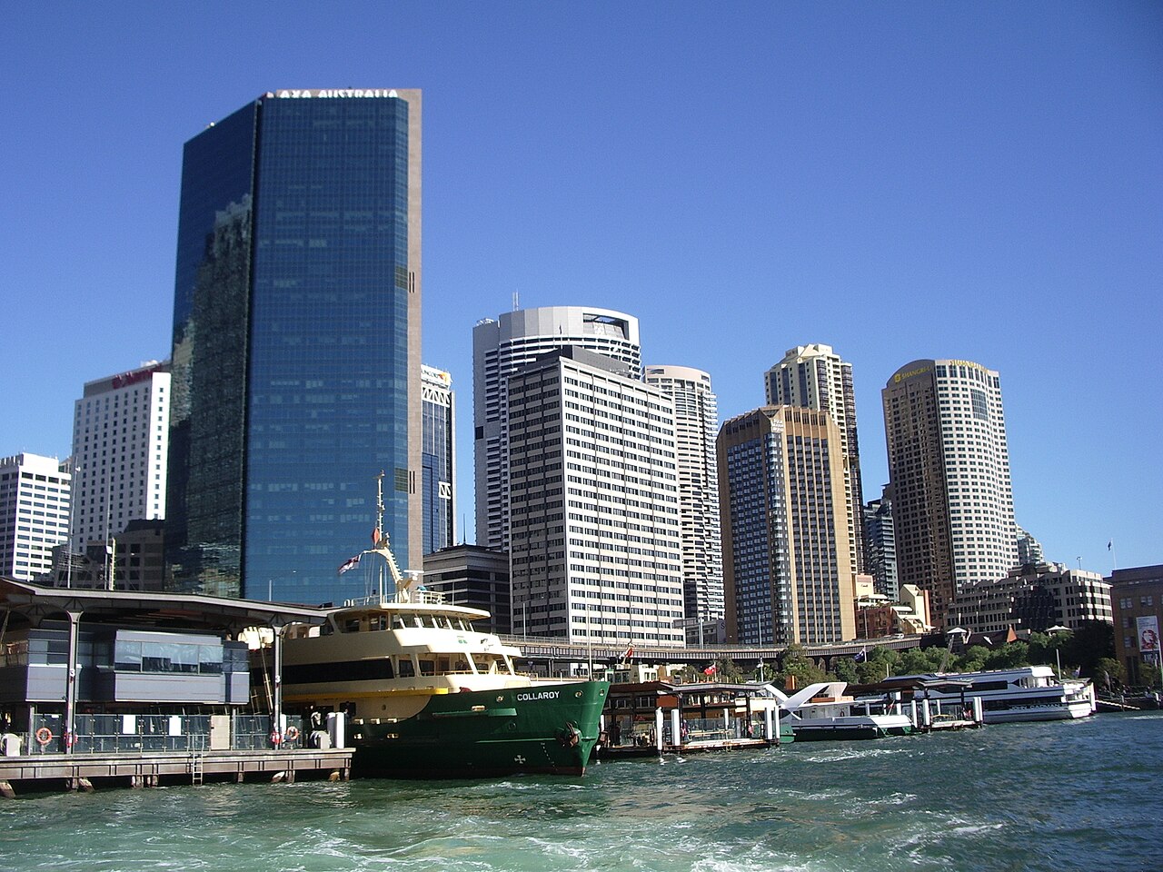 Sydney ferry leaving Circular Quay