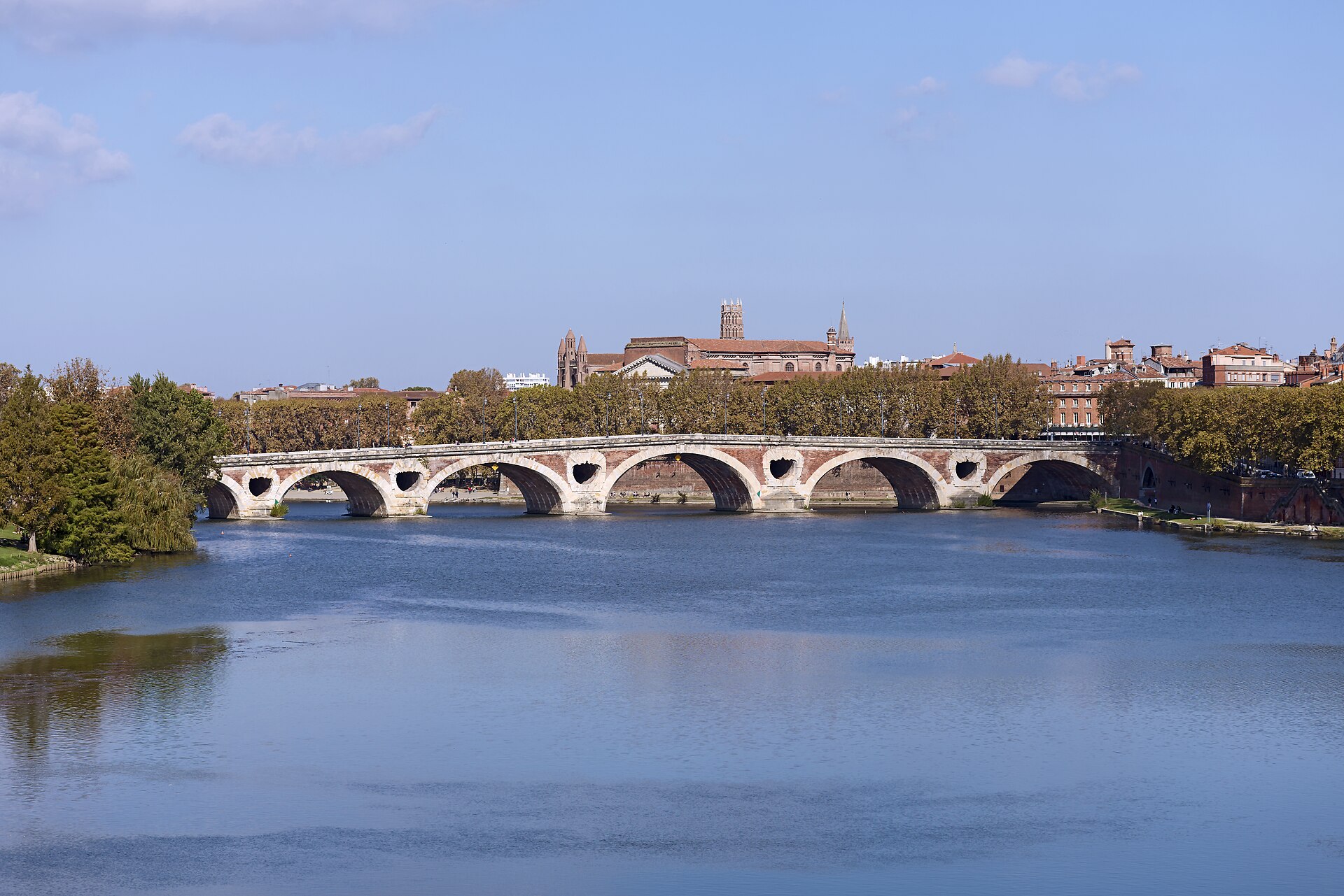 Pont-Neuf crossing the Garonne River in Toulouse