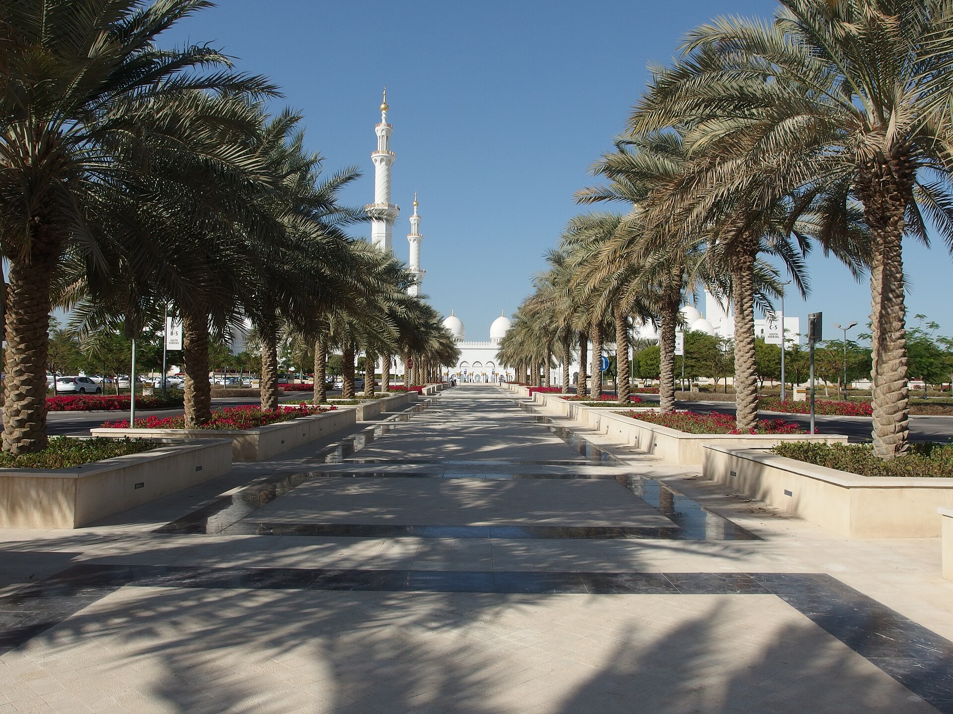 Sheikh Zayed Grand Mosque in Abu Dhabi, United Arab Emirates