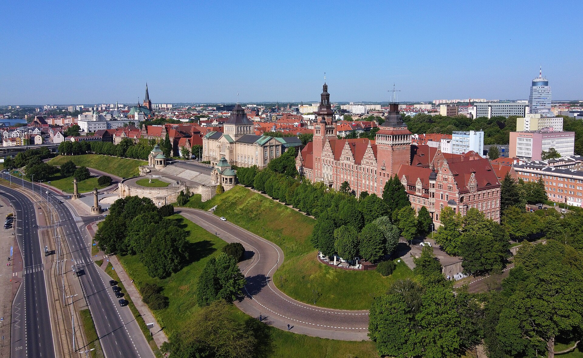 Wały Chrobrego terraces and the Oder waterfront in Szczecin