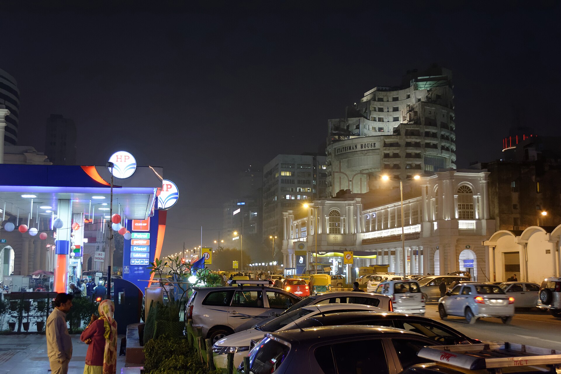 Night traffic and colonnades around Connaught Place in New Delhi