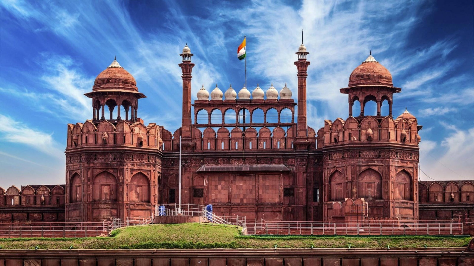 An Unfiltered Guide to the Indian Capital - Delhi: Pollution, Plastic, and Adrenaline