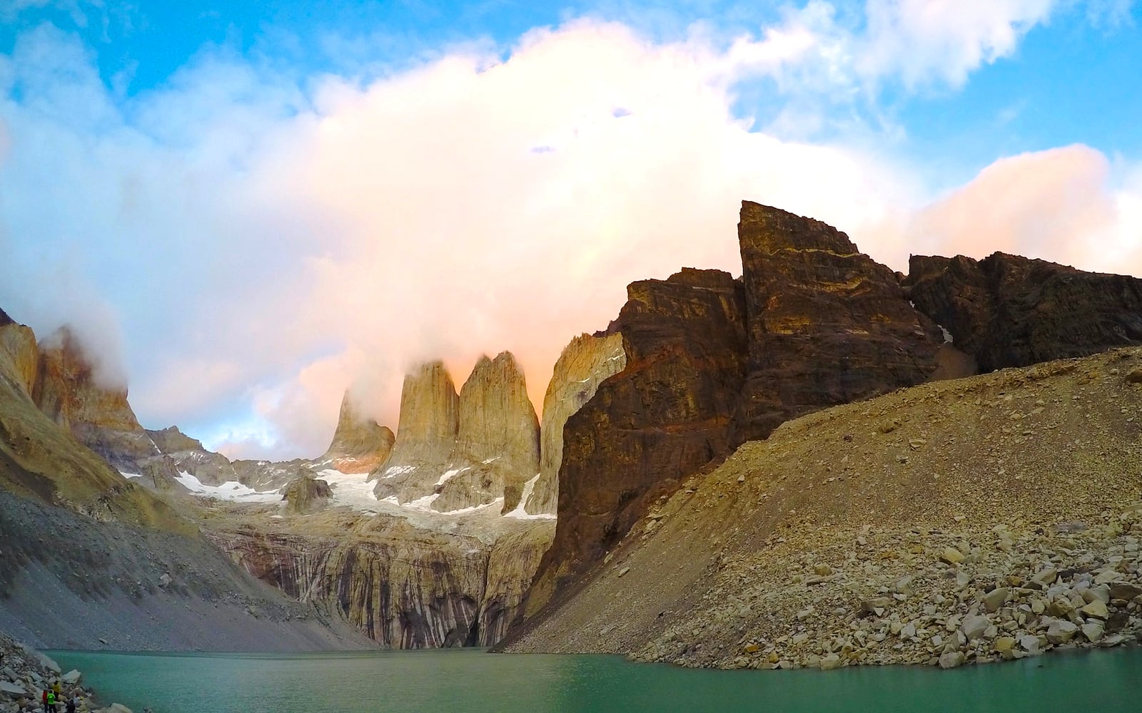 Patagonia Travel Guide: Hiking, Routes, and Best Time to Visit