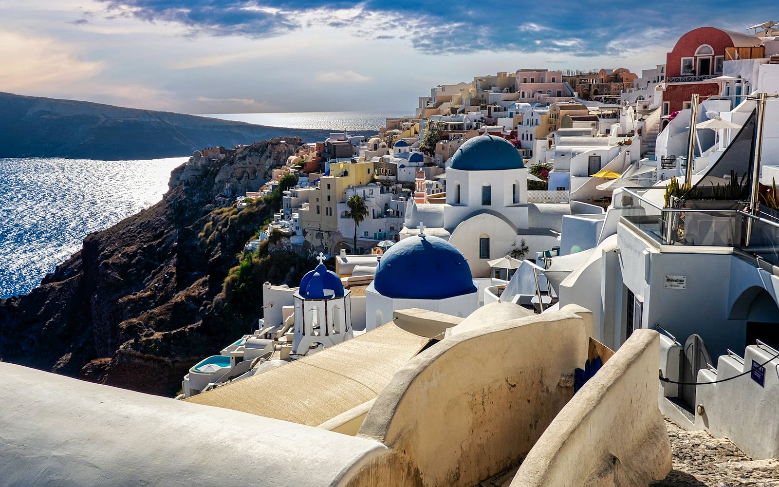 Santorini Travel Guide for First-Time Visitors: Best Time to Visit, Where to Stay, and How to Avoid Crowds